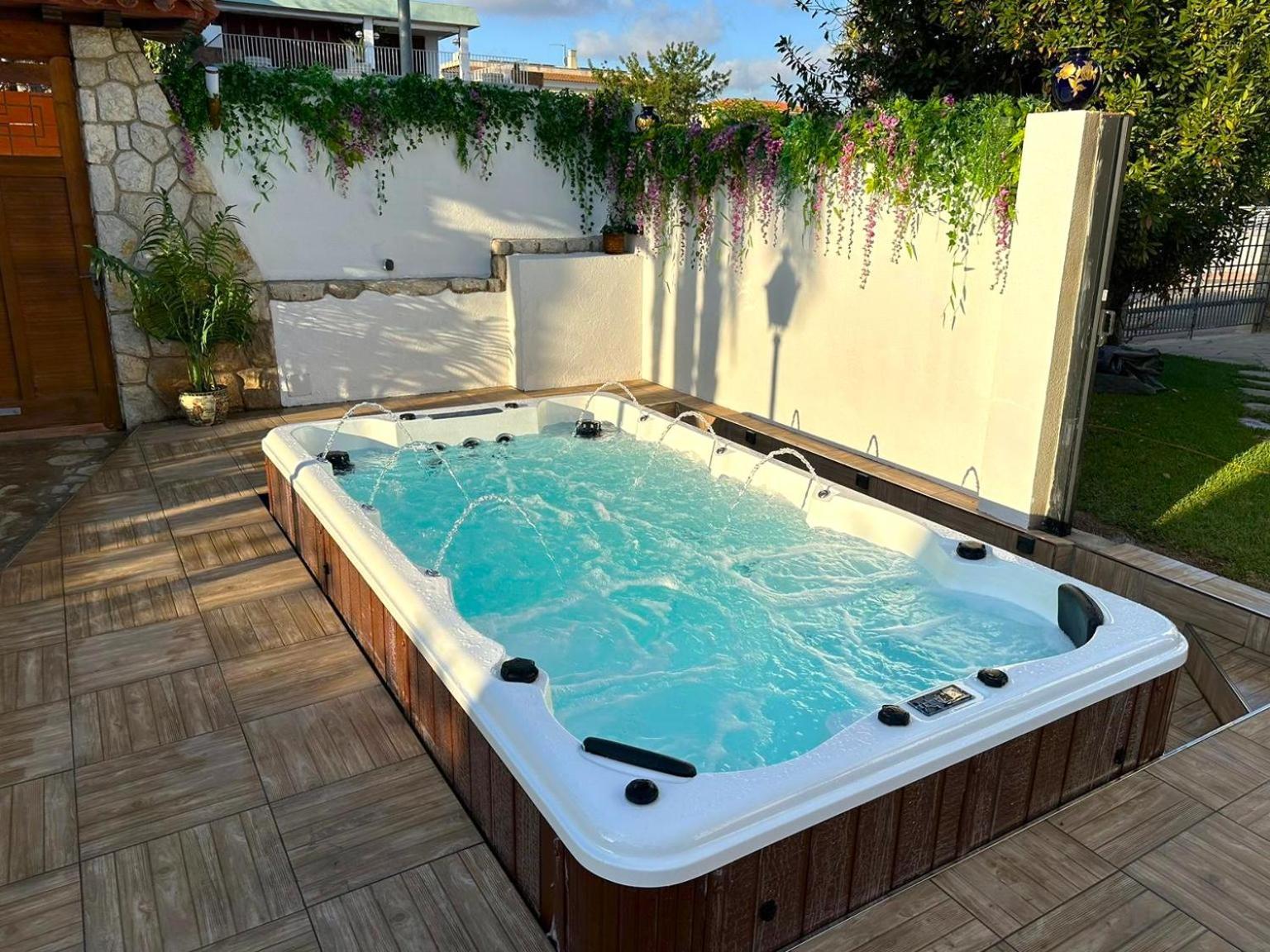 Villa Sitges El Ranch Amaizing Outdoor Areas Beaches at 10 minutes walk Sitges at 15 min drive AC Pool XXL Calafell Exterior foto